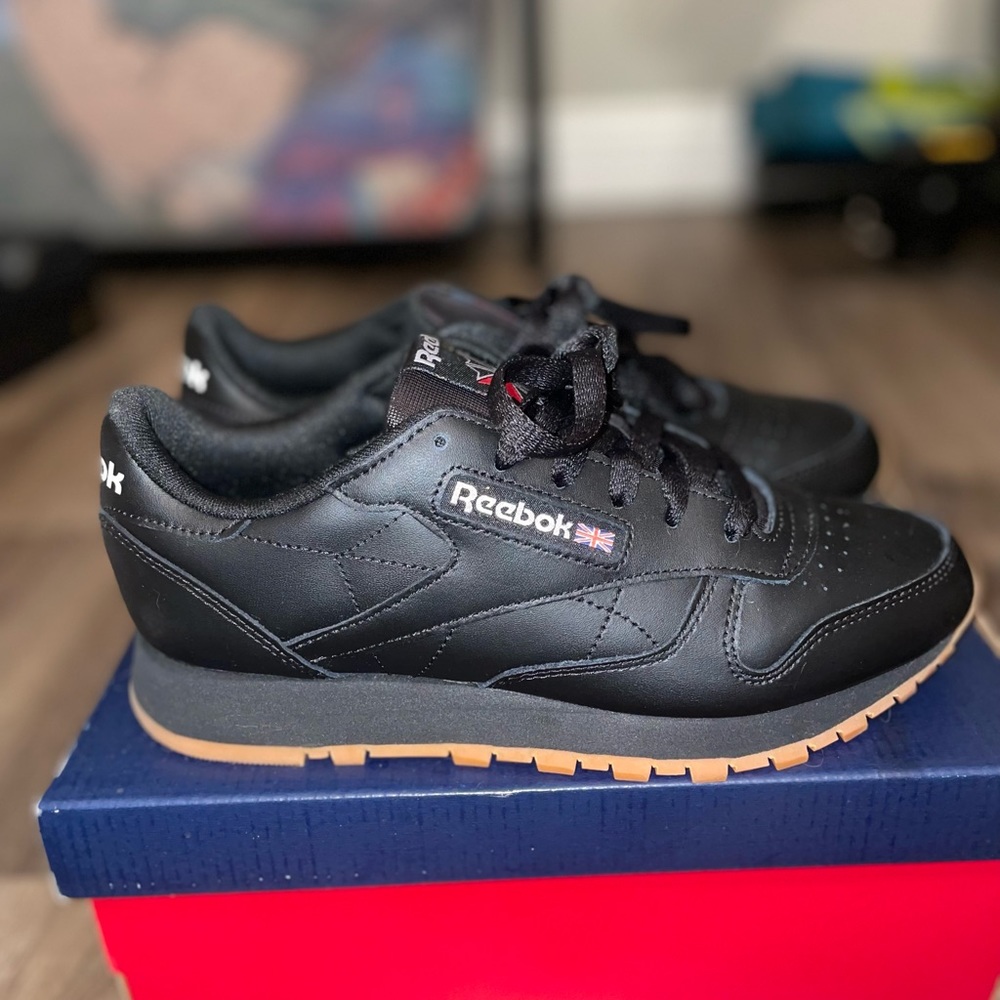 Classic Leather Reeboks - Picture 2 of 9